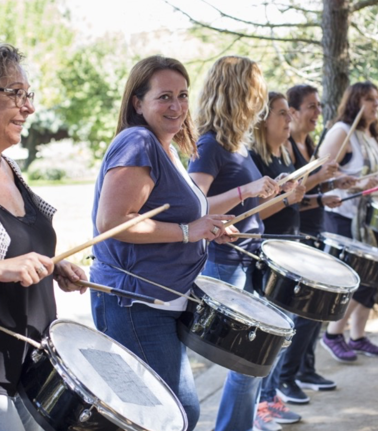 Taller de percusión para empresas con equipo corporativo en Madrid