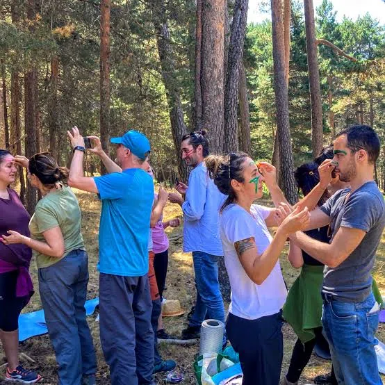 Equipo durante la actividad de Baño de bosque y mindfulness en Madrid