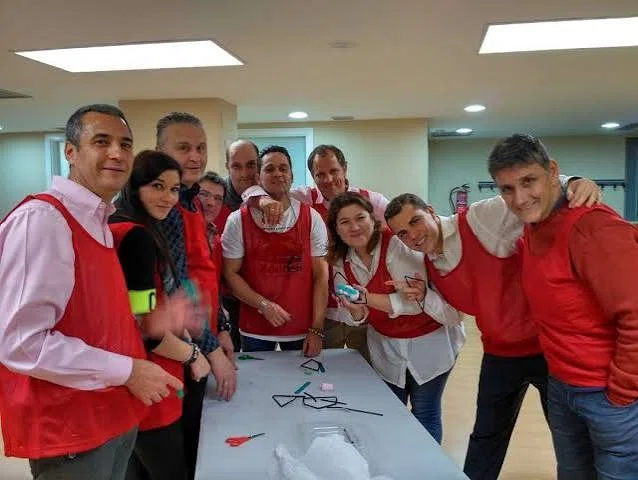 Participantes colaborando de Bicicletas solidarias en Madrid