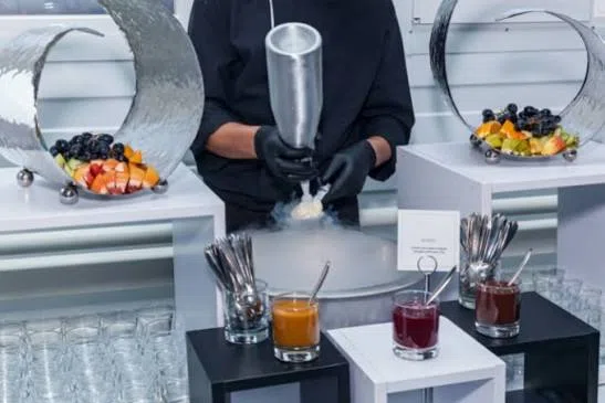 Participantes colaborando de Cocina molecular en Madrid