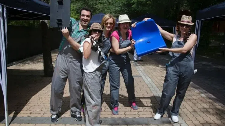 Participantes colaborando de Fórmula 1 Team Building en Madrid