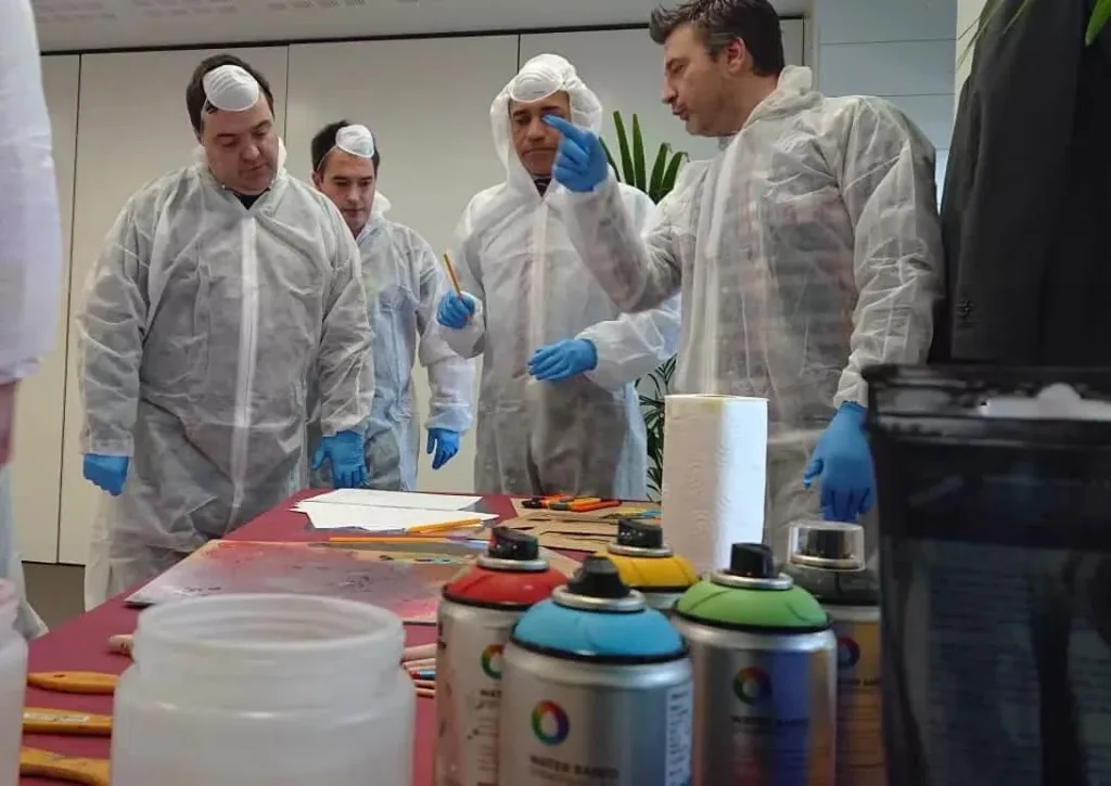 Grupo durante la actividad de Graffiti Team Building en Madrid