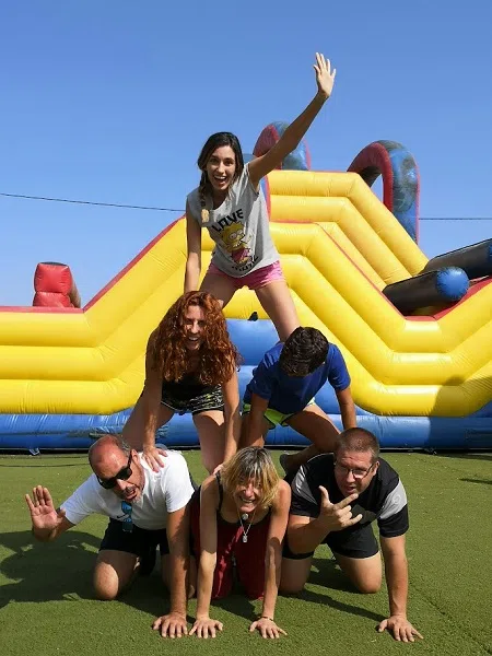 Momento de la experiencia de Gymkhana Humor Amarillo en Madrid